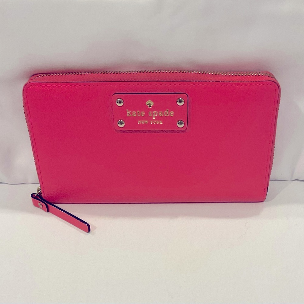 Kate Spade Hot Pink Wallet w Barbiecore Vibes